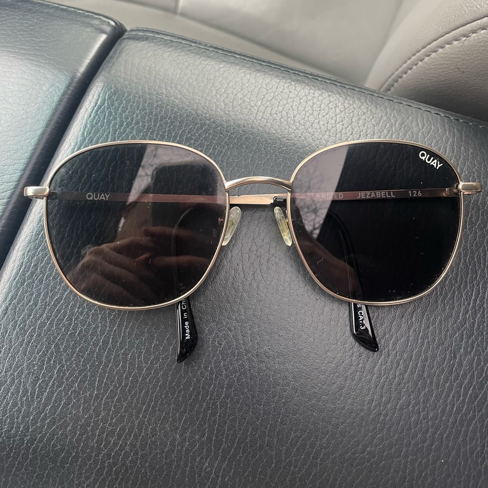 QUAY JEZABELL sunnies 😎 with case and cleaning cloth. Too big so I’m selling 😉